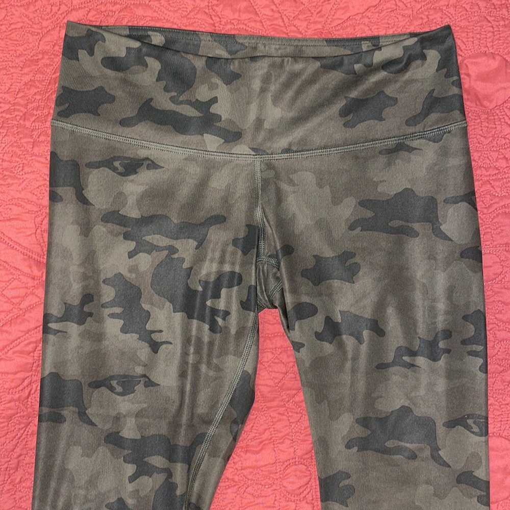 Lululemon Wunder Under Crop